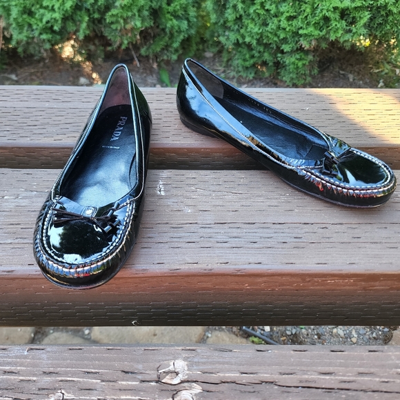 PRADA Black Patent Leather Flats, Size 38.5 / 8.5 US Made in Italy  🇮🇹 - Picture 2 of 9
